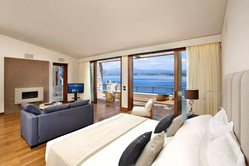 Nafplia Palace & Нафплион